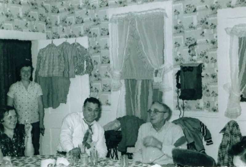 Grams family reunion 1956 on the farm