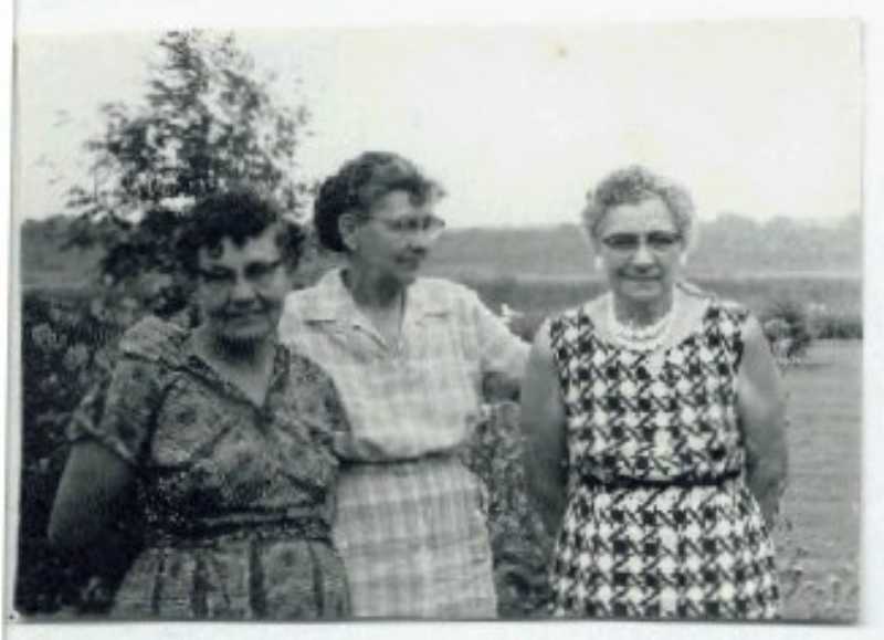 reta_anna_minnie.jpg (large)