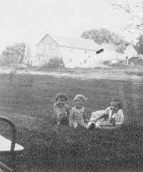 Grams kids on the Lawn