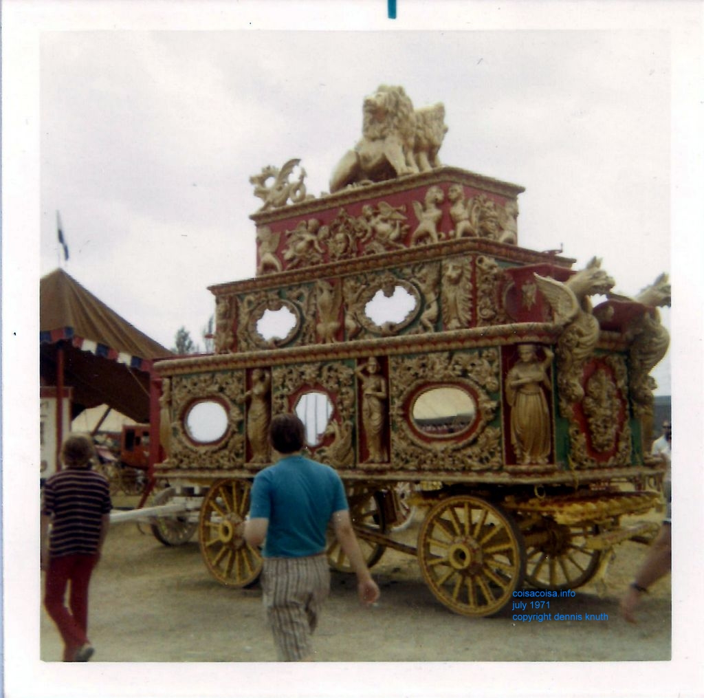 Intricately carved circus with mirrors
