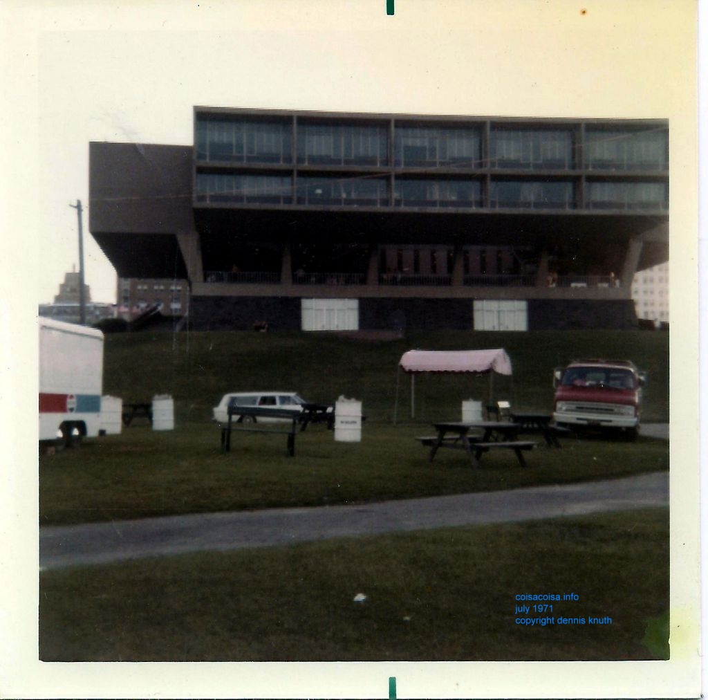 Milwaukee's War Memorial July 4 1971