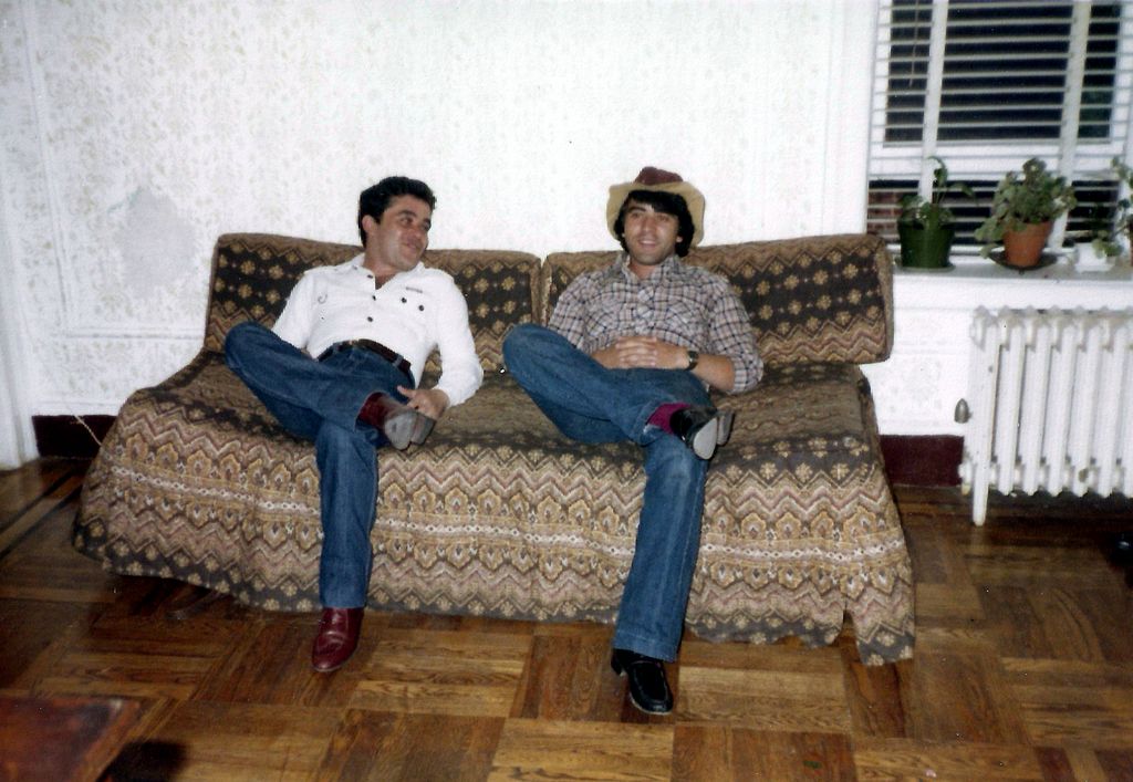 1981_00_00_st_james_apt_tony_helton_02.jpg (large)