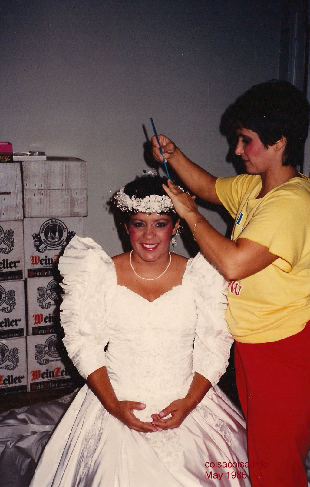 Heloisa gets her hair done