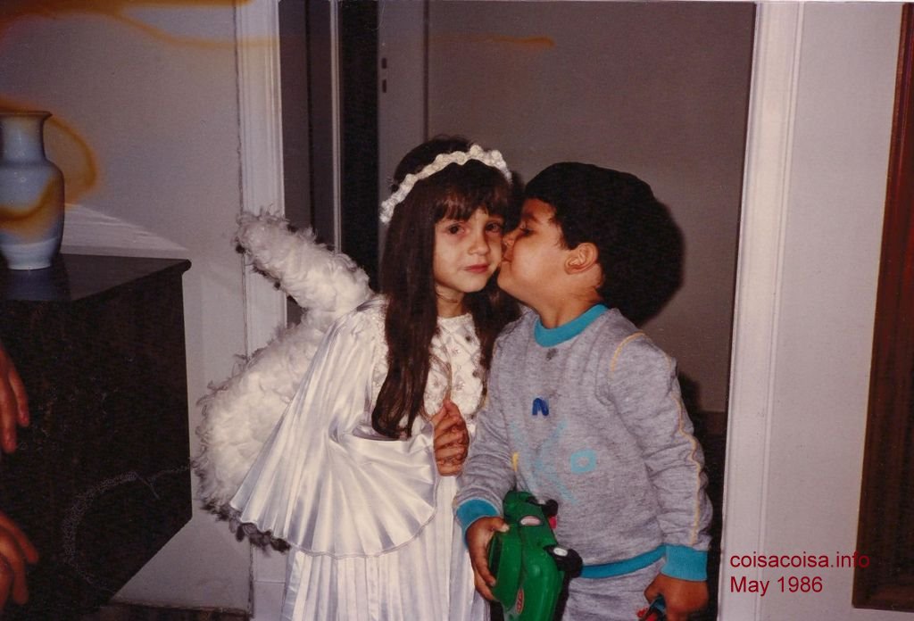 Eduardo kisses Thacila 