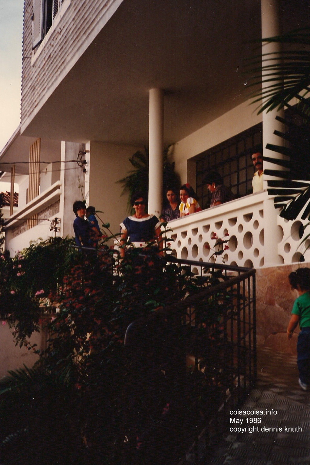 1986_05_porch_family_002.jpg (large)