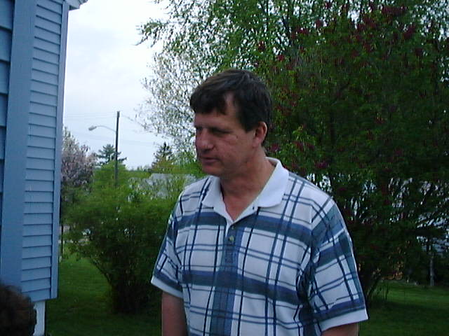 1999_15_14_at_nancys_5.jpg (large) Tom listing to sister Nancy on the patio at her house