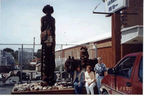 3 Golden Girls with a Totem