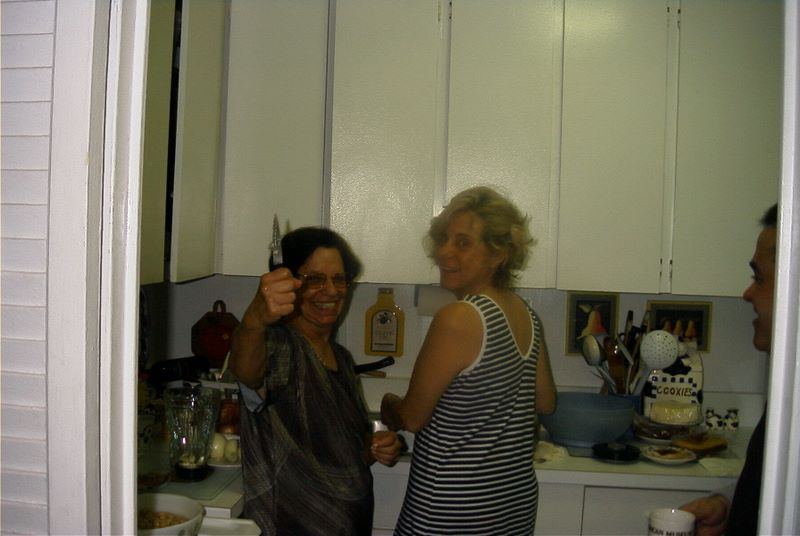 Vicentina and Donna Salua in the Kithen
