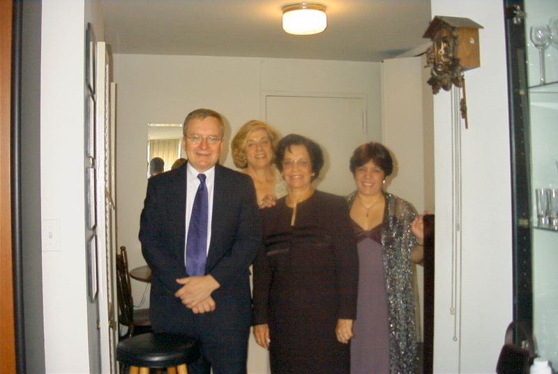 Dennis Knuth, Donna Salua, Vicentina and Heloisa