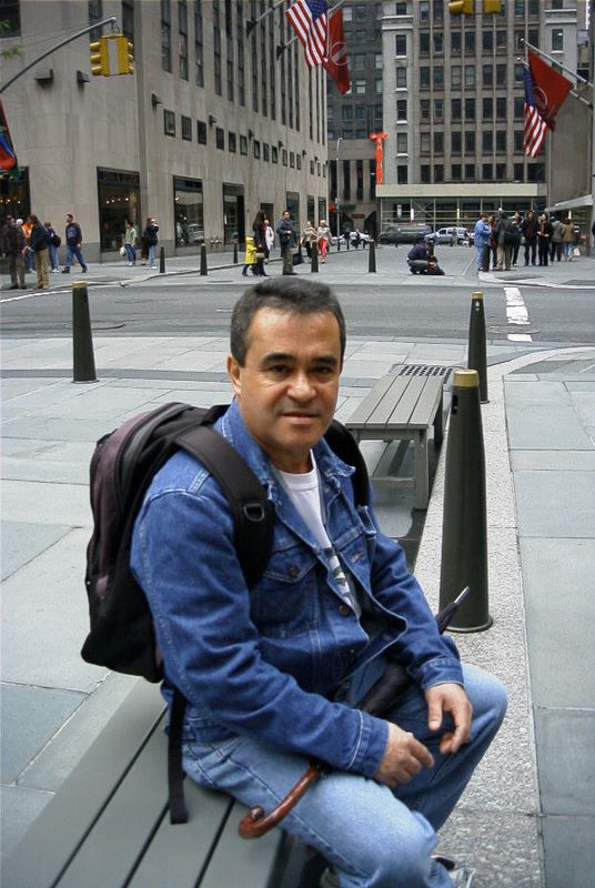 2001_05_26_helton_rockefellerplaza.jpg (large) Helton at Rockefeller Plaza