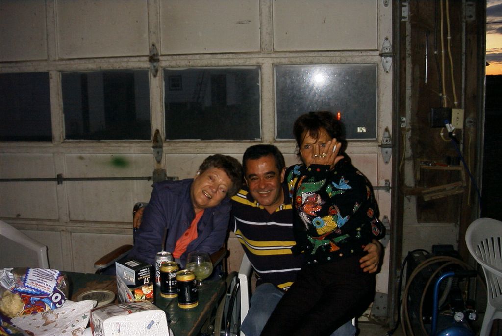 The Grams sisters party with Helton