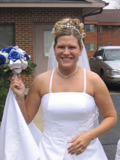 Kelly with her wedding bouquet