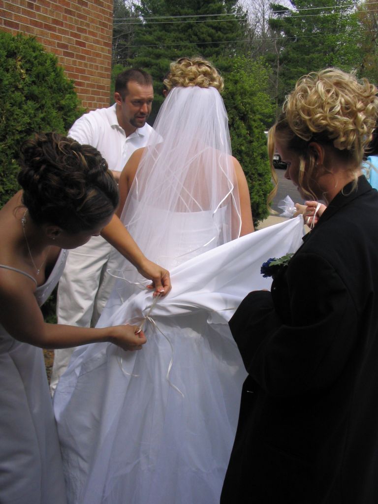 Minor wedding dress emergency