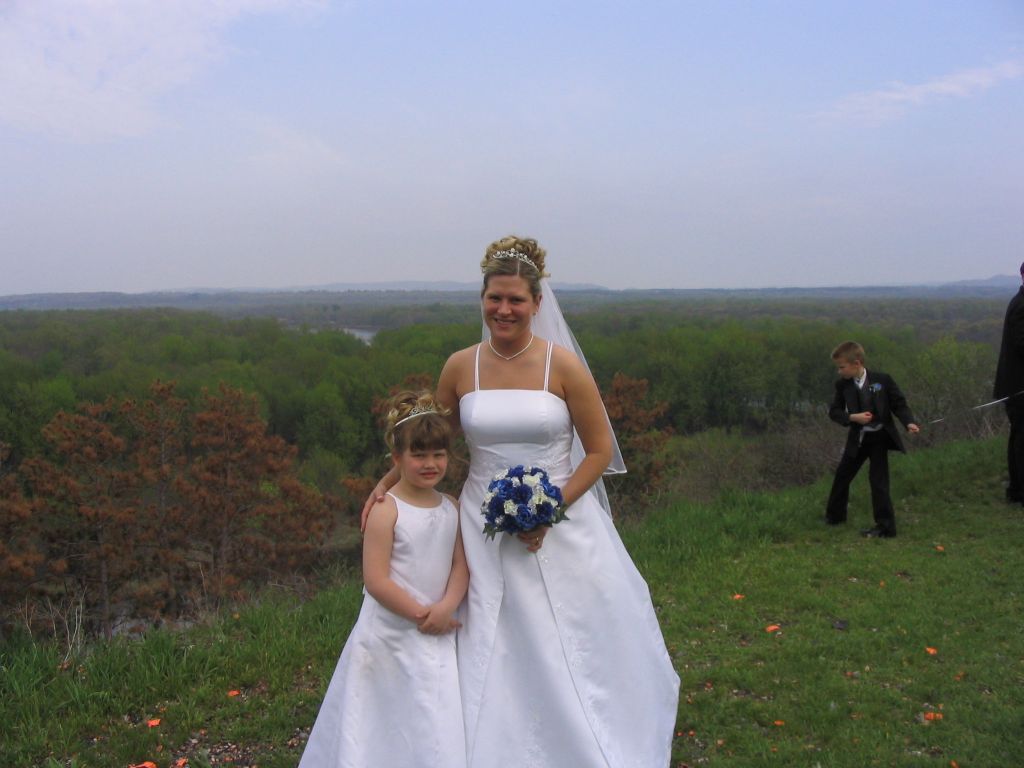 The bride Kelly and her daughter Kelsey