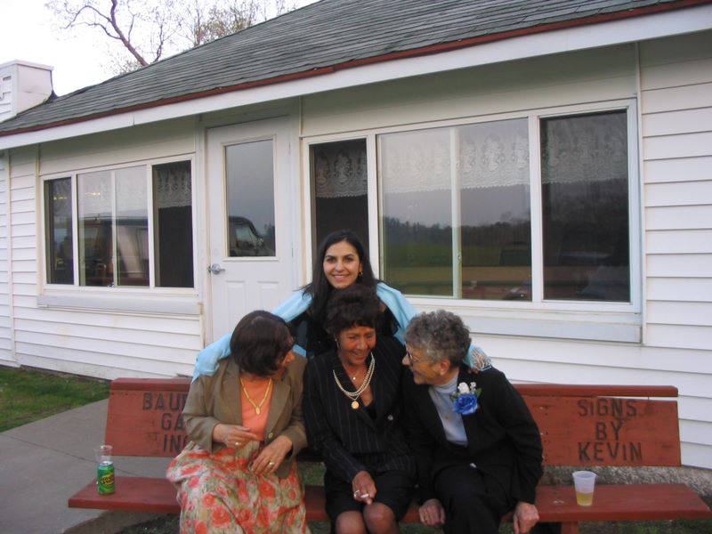 Grams sisters laugh with Silesia
