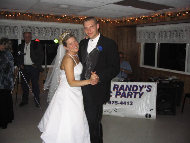 Justin Moore and Kelly dance