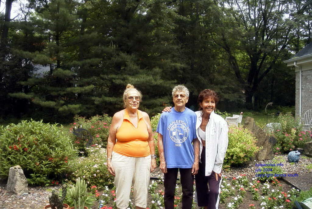Sisters in Jeanettes Back Yard
