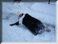 Helenice falls in the snow