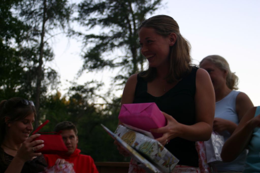 Julia hands out gifts