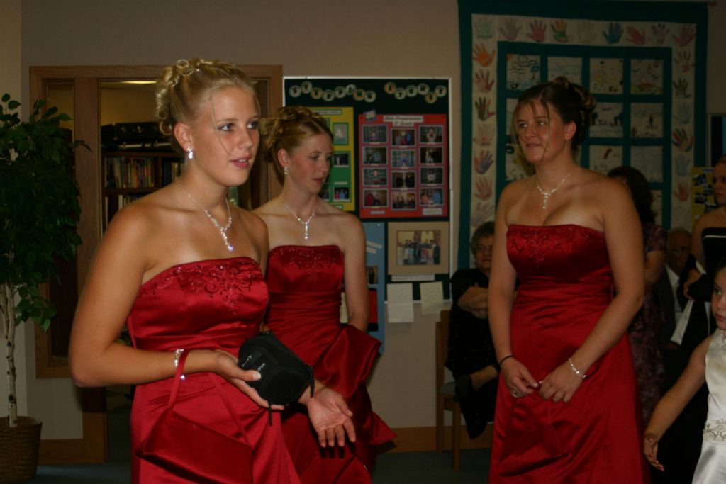 2005_08_00_jj_wedding_bridesmaids_019.jpg (large)