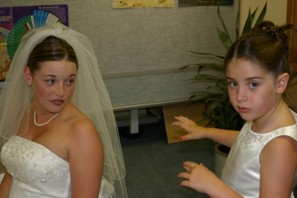 2005_08_00_jj_wedding_bridesmaids_030.jpg (large)