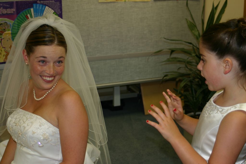 2005_08_00_jj_wedding_bridesmaids_031.jpg (large)