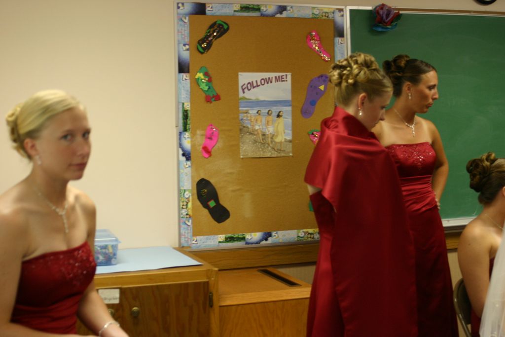 2005_08_00_jj_wedding_bridesmaids_032.jpg (large)