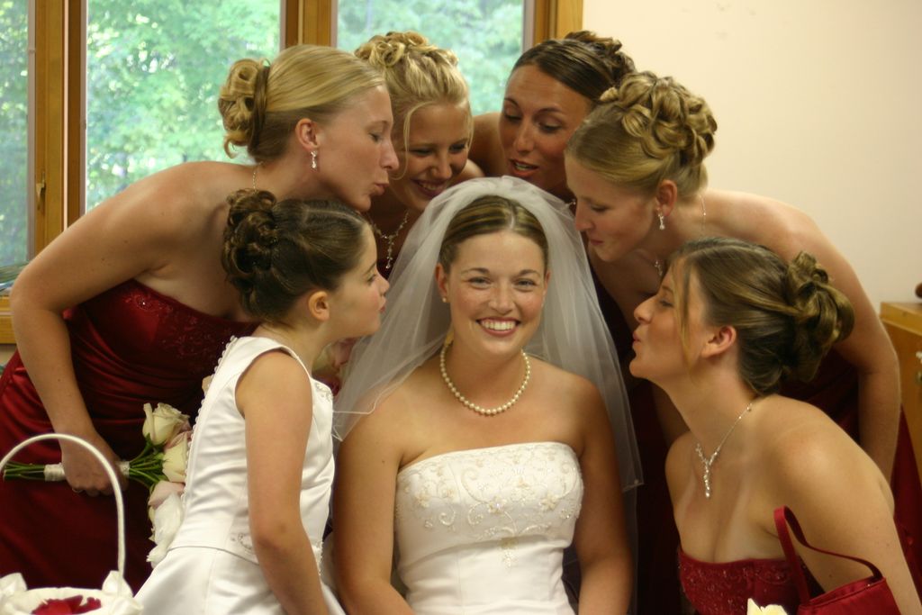 2005_08_00_jj_wedding_bridesmaids_039.jpg (large)