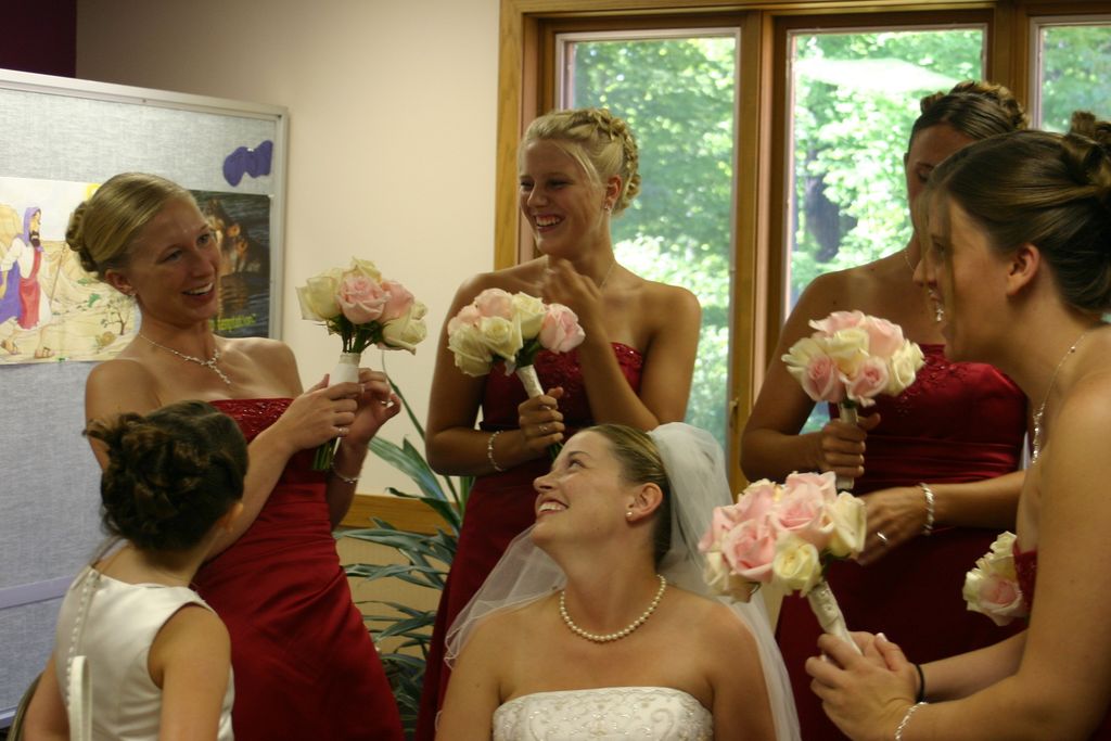 2005_08_00_jj_wedding_bridesmaids_044.jpg (large)