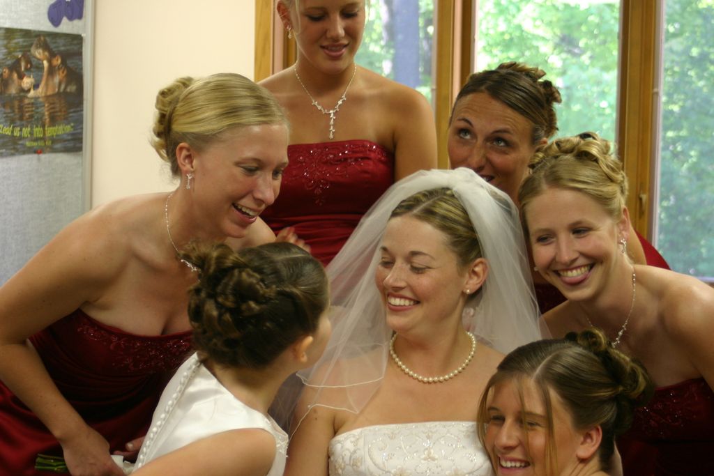 2005_08_00_jj_wedding_bridesmaids_046.jpg (large)