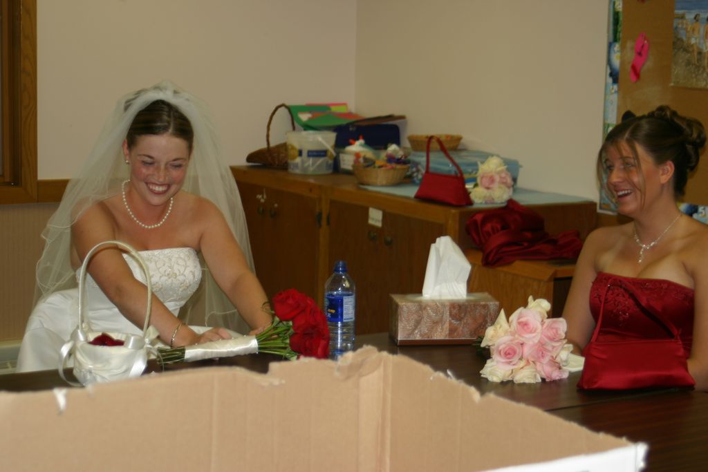2005_08_00_jj_wedding_bridesmaids_049.jpg (large)