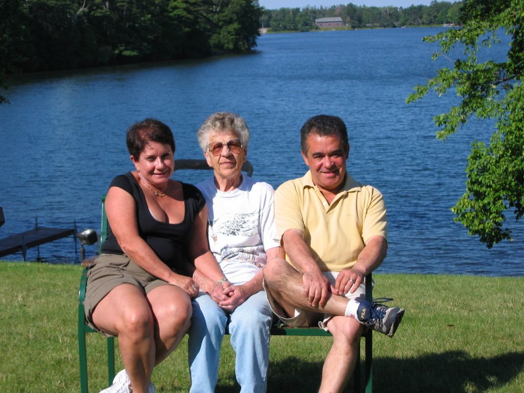 2005_08_06_at_th_lake_060.jpg (large)