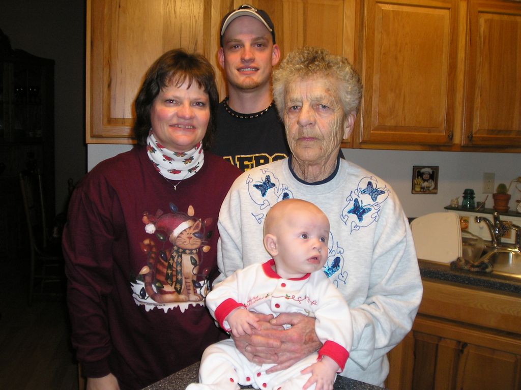 2005_12_24_xmas_jareds_1st_20.jpg (large)