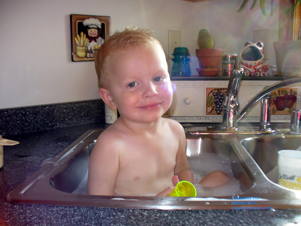 2007_11_02_jared_sink_bath_03.jpg (large)