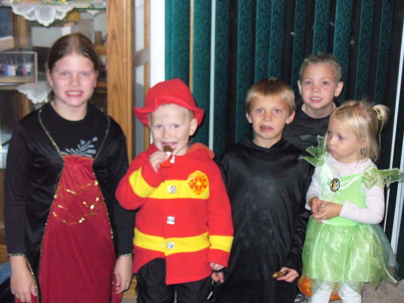 Kelsey Jared and cousins on Halloween