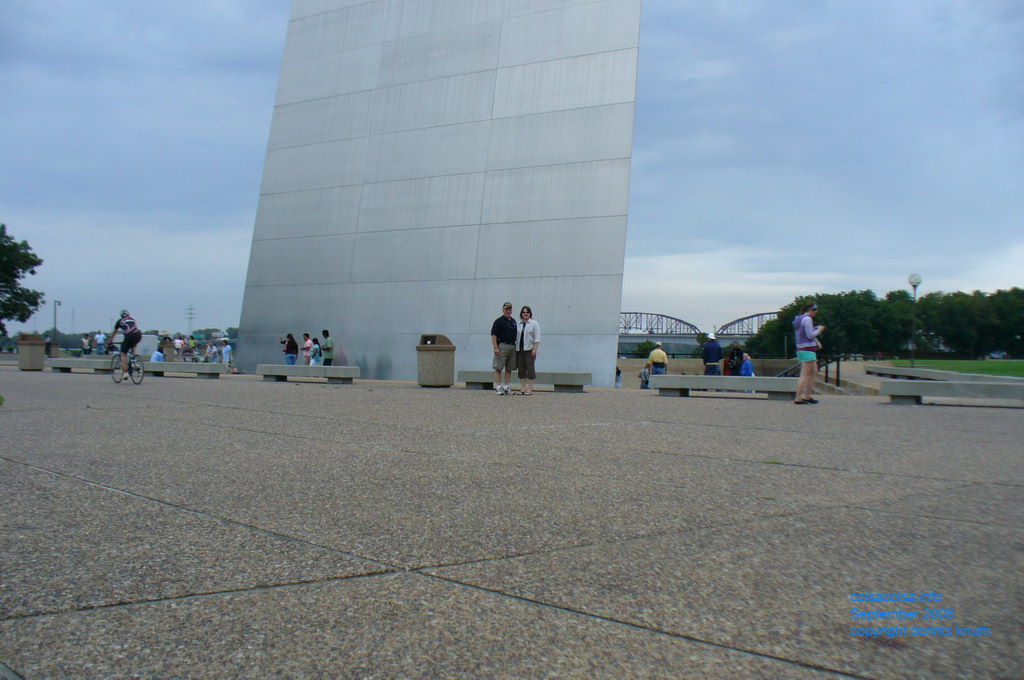 2008_09_20_sherri_gary_stlouis_arch.jpg (large)