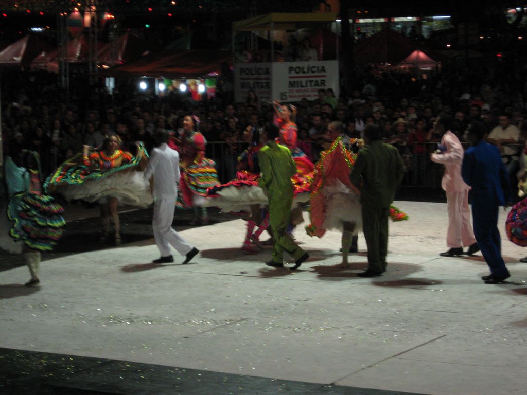 Belo Horizonte Dancers Twirl