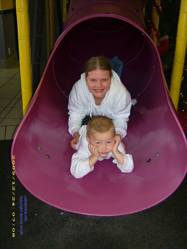 2009_12_24_kelsey_jared_at_mcd_01.jpg (large)