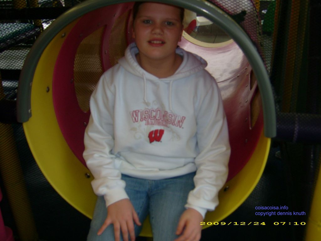 2009_12_24_kelsey_jared_at_mcd_04.jpg (large)