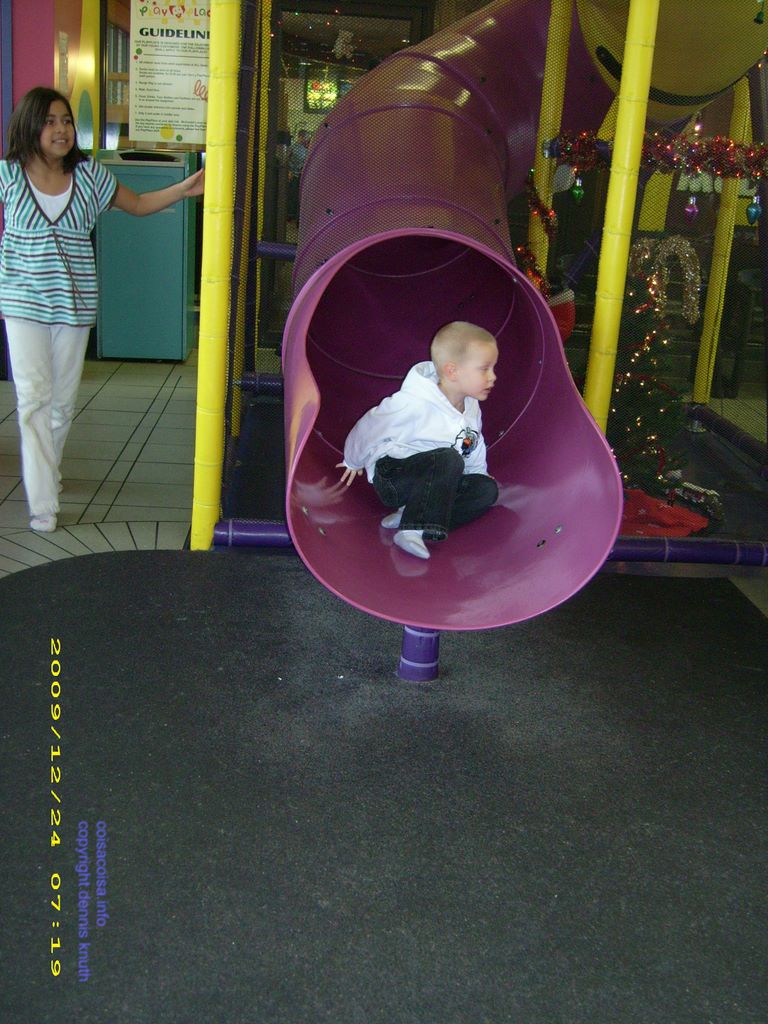 2009_12_24_kelsey_jared_at_mcd_11.jpg (large)