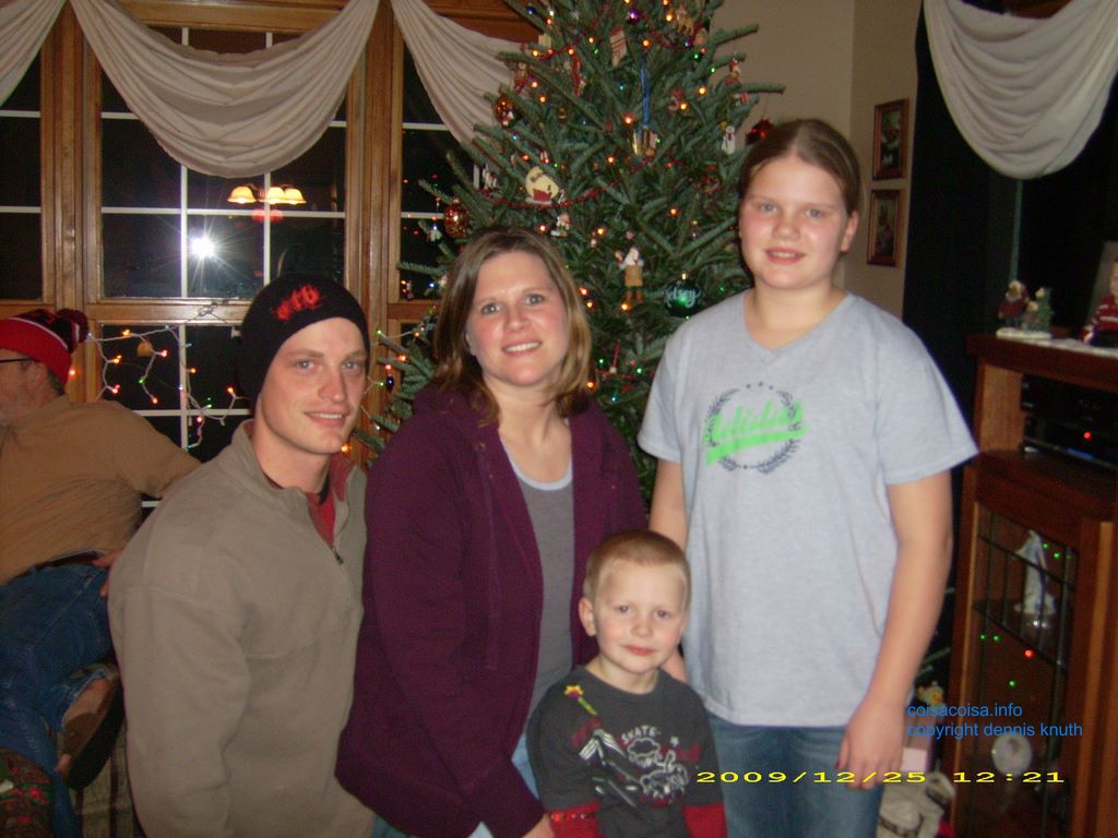 2009_12_25_xmas_portraits_kelly_005.jpg (large)