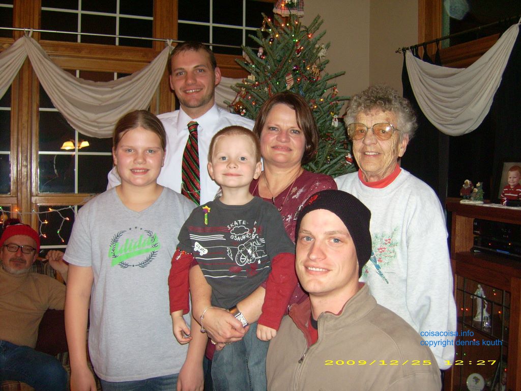 2009_12_25_xmas_portraits_kelly_014.jpg (large)