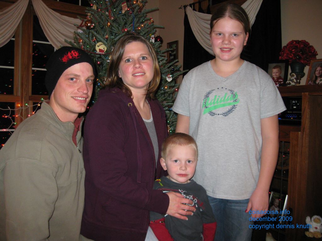 Nathan, Kelly, Kelsey and Jared are at moms for Christmas 2009