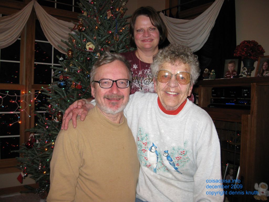 Emogene, Helton Knuth and Sherri under the tree