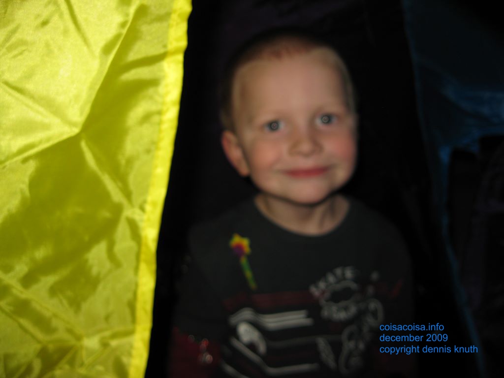 2009_12_25_xmas_tent_003.jpg (large)