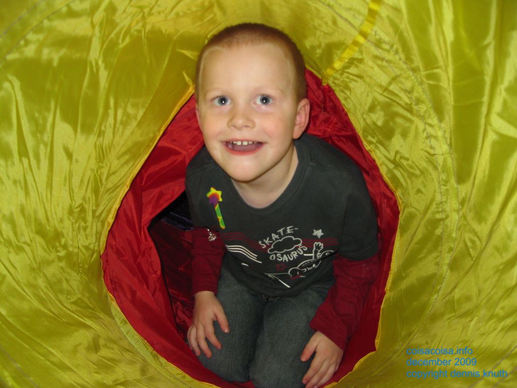 2009_12_25_xmas_tent_004.jpg (large)