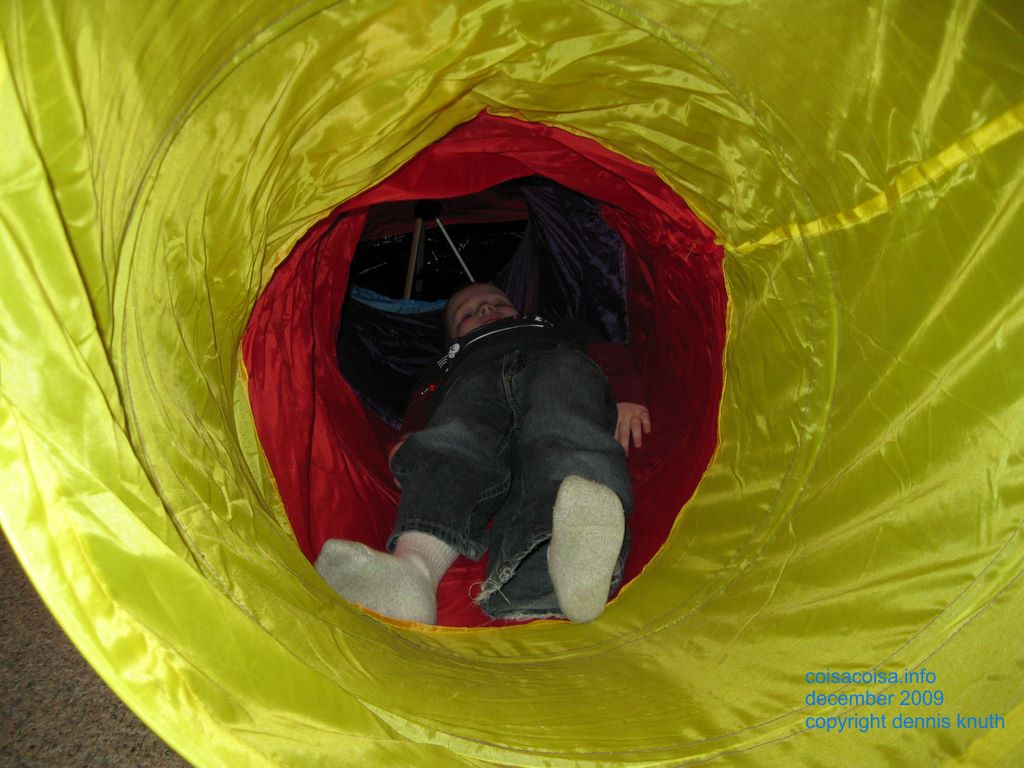 2009_12_25_xmas_tent_006.jpg (large)