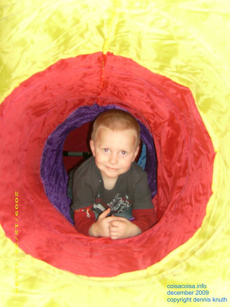 2009_12_25_xmas_tent_008.jpg (large)