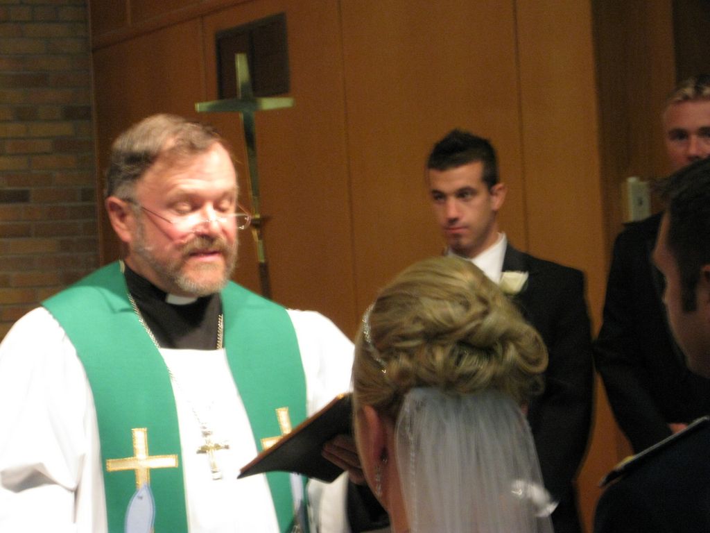 07_04_wedding_a_b_altar_02.jpg (large)