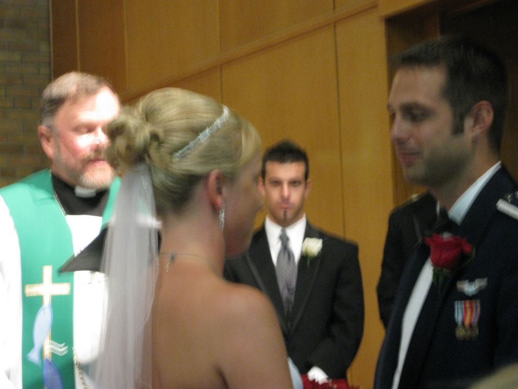 07_04_wedding_a_b_altar_04.jpg (large)